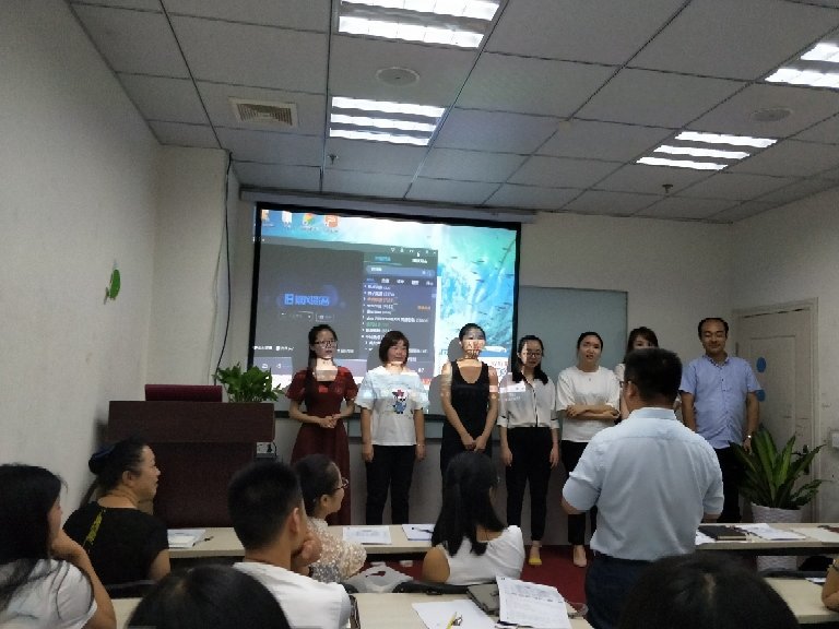 成都优名教育咨询 点亮个性化学习之路
